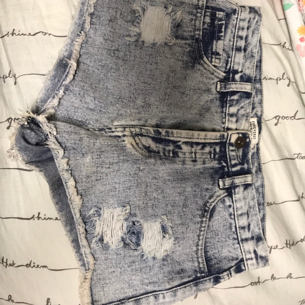 High Waisted destroyed light wash shorts